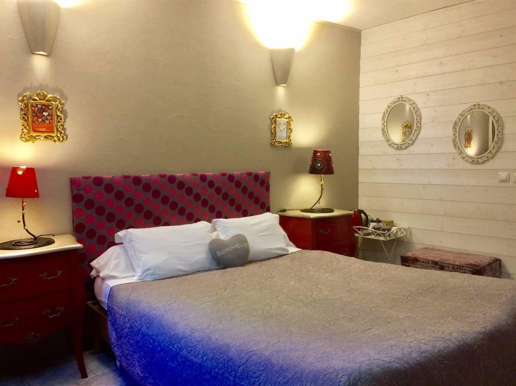 La Clef Des Songes - Chambres Climatisees - Sarlat Centre - Parking Gratuit - Piscine, Spa Et Massages A 400Metres Exterior foto