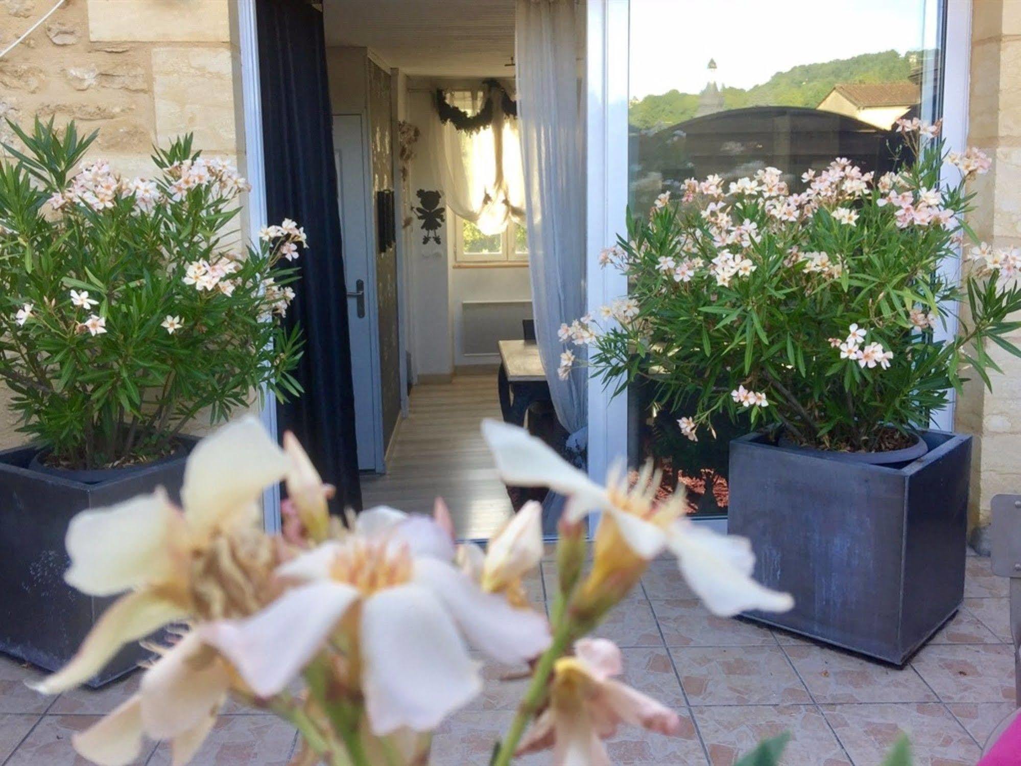 La Clef Des Songes - Chambres Climatisees - Sarlat Centre - Parking Gratuit - Piscine, Spa Et Massages A 400Metres Exterior foto